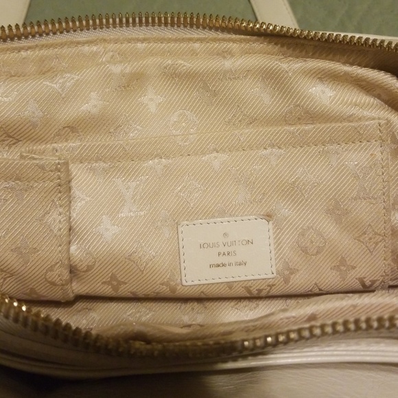 Louis Vuitton studded riveting white lambskin - Picture 3 of 3